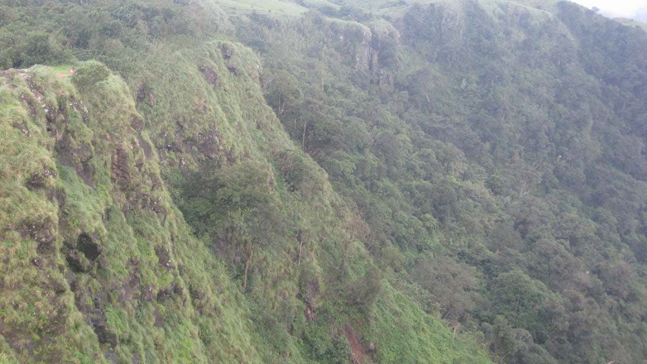 Elevated viewpoint over the Vagamon mountain road